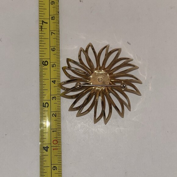 Sarah Coventry Cov Mid Century Gold Tone Flower Brooch Dark Red Rhinestones Pin - Picture 4 of 8